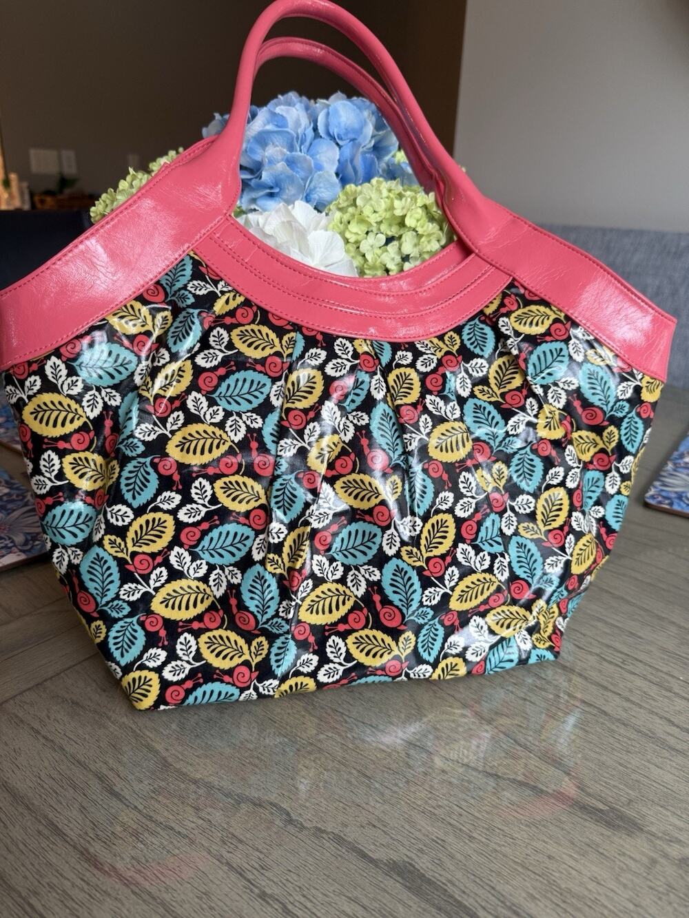 Vera Bradley Frill Vinyl Tote Bag Happy Snails Waterproof Colorful Purse Zip
